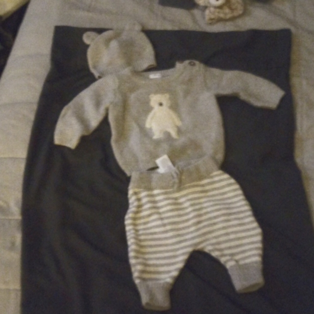 Carter's outfit
